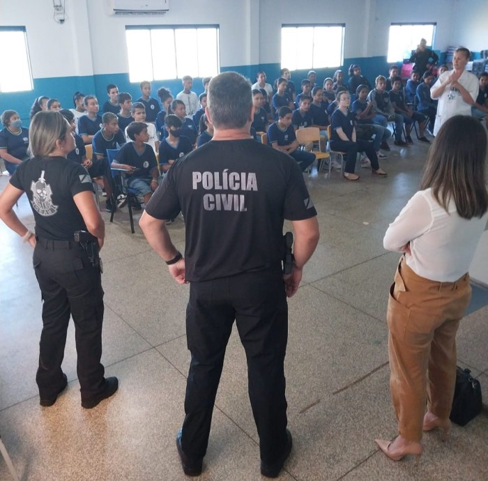 Polícia Civil da 4ªDPRI conectada com professores para conversar sobre  ambiente virtual escolar - Polícia Civil RS